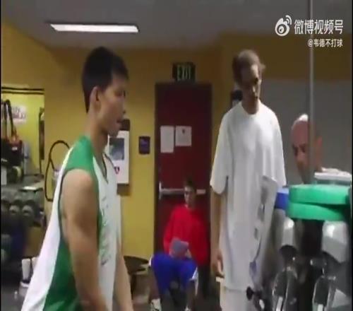 07年夏天易建联为雄鹿试训的视频！杨瀚森若有这手投篮就完美了