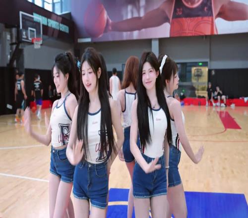 哪里像拉拉队，更像一支韩国女团