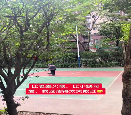 想当年，老奶奶也是村篮球场的霸主！