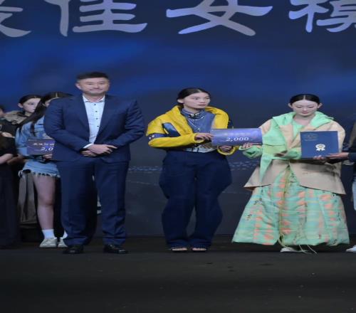 中国广东大学生时装周，杜峰来颁奖了