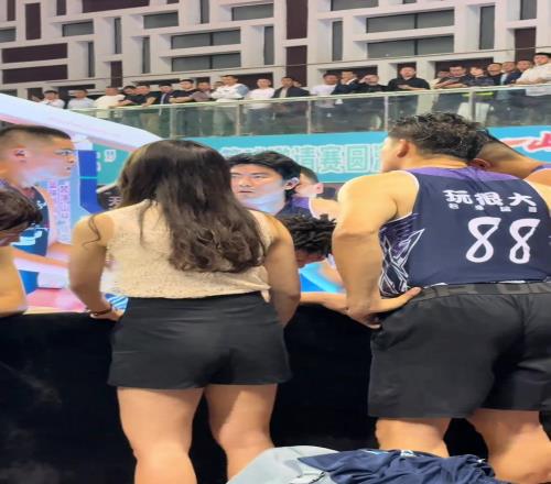 有这样的美女教练，你场均可以出战多少分钟