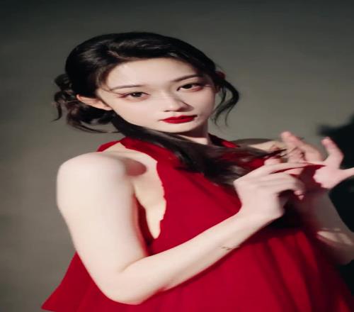 别有一番赶脚啊！美女主播婧雯一身红色长裙的国风穿搭