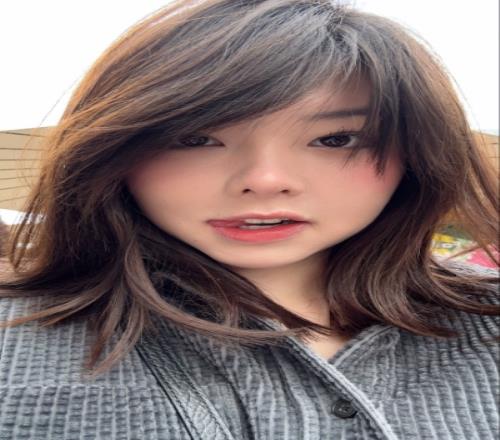 mayumi晒照：全美就这一霸王茶姬芝店耶，我抢到了！！好想念中国啊