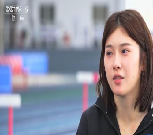 吴艳妮再谈抢跑：赛后等教练的时候我哭了，没拿冠军很对不起他