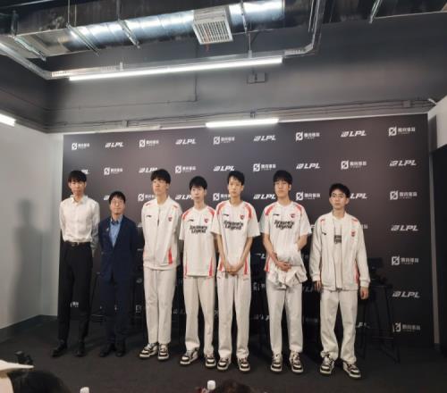 AL赛后群访教练：对阵TES时是全新的版本要花更多时间摸索适应