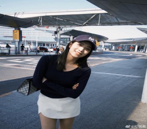 青春女大！主持人松琪分享旅游照：去重庆玩！有好吃好玩推荐吗