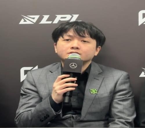建议下次再提前一天飞！NIP教练：昨日飞机延误有一点点影响