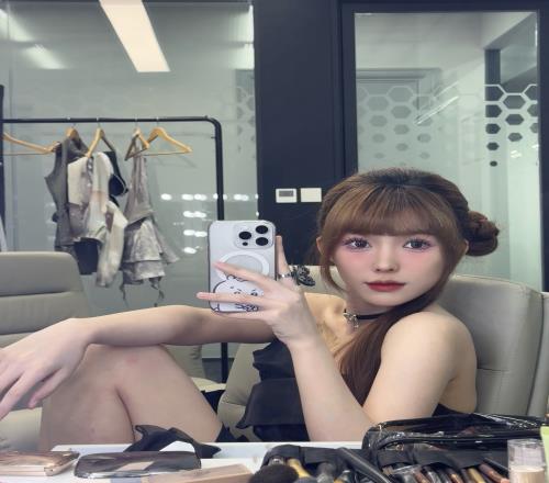 有咩有兴趣来LPL做做客无畏契约主持人麦麦晒照：嘟嘟嘟