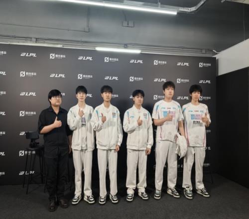 BLG赛后群访Bin：新版本虫子延后换线简单地图改的很好看很舒服