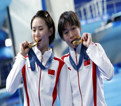跳水世界杯总决赛女子10米台首轮，陈芋汐和全红婵轻松晋级
