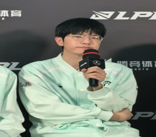 确定不是被队友带崩的Jiejie：第三把自己的失误比较大