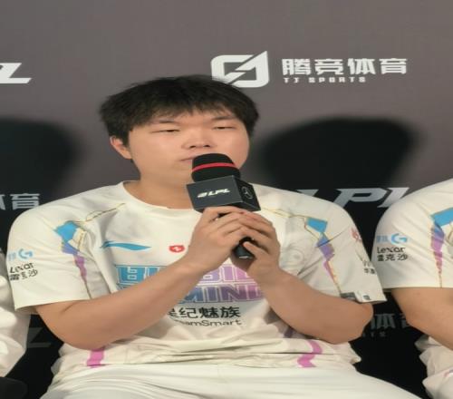 很有气势！Bin：有信心保持连胜即使我对线很强也要警惕换线