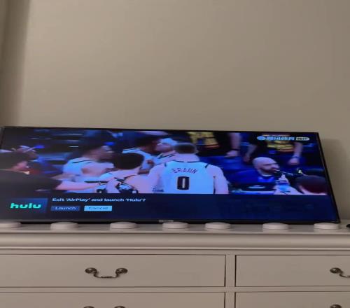 惊出海豚音！周玲安看到戈登三分绝杀后兴奋尖叫