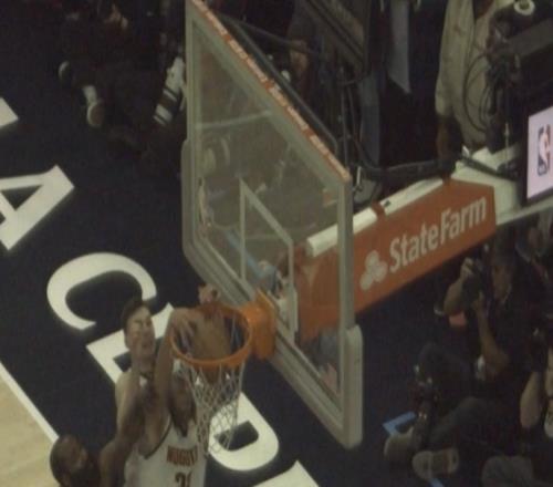 妹超时啊啊！NBA官方晒戈登绝杀瞬间：灯亮时球刚好脱离手指