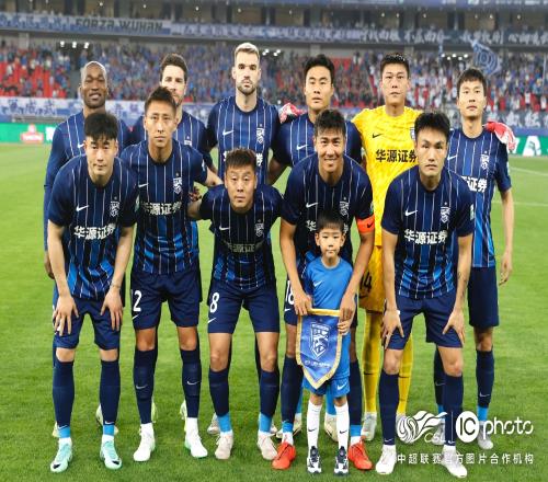 上半场结束，三镇队暂时01落后继续战斗，加油三镇！