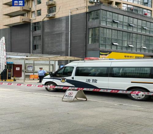 央视：李铁案今天二审宣判，押解李铁的车辆已到达法院