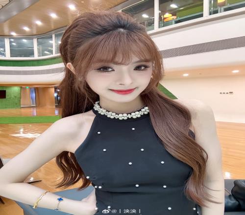 互动女主持人泱泱晒照：晚安明天尼克斯绿军