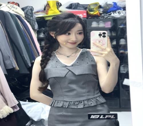 可爱捏！互动主持童童晒照：今日份ootd