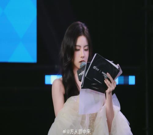 PEL主持方游晒照：见到了很多大神表面淡定内心狂喜