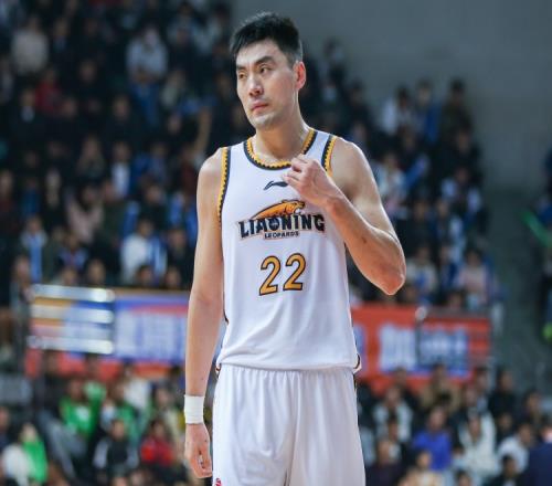 上场就是拼！李晓旭半场出战10分钟4中2拿到6分6板&拼2前场板