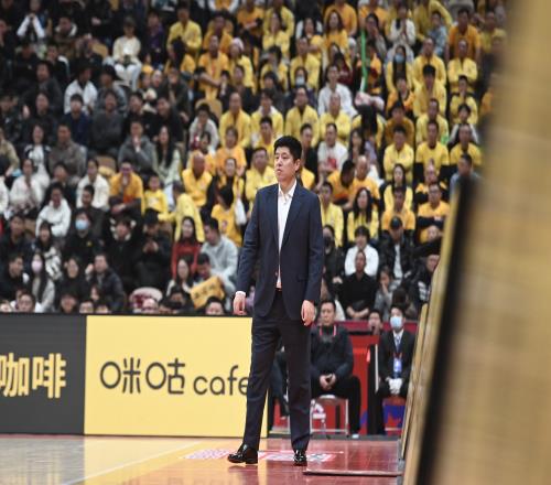 媒体人：山西第四节心态调整出了问题否则势头是在他们这边的