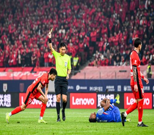 马宁本赛季出牌数据对比：中超4场15黄2红亚冠7场22黄1红