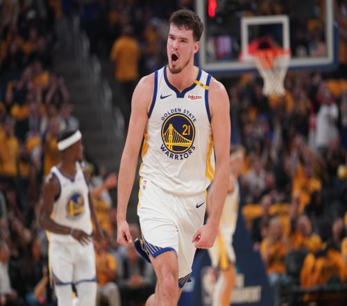 波斯特今日抢下12篮板NBA生涯新高同时也是首次篮板上双