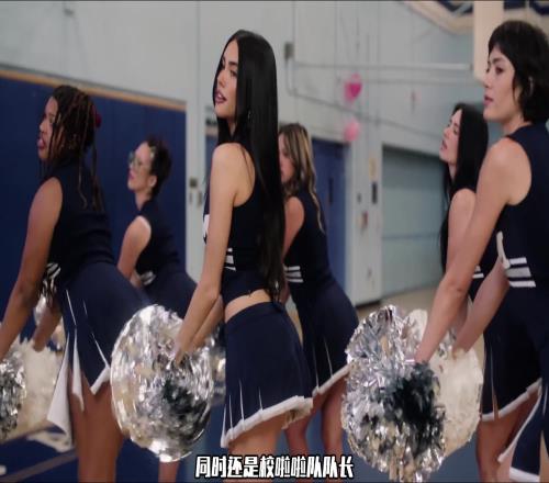哈利伯顿女友琼斯，以前也是啦啦队队长身材相当好