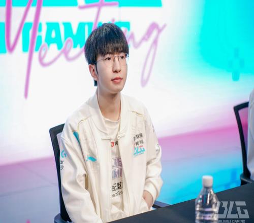 BLG.ELK赛后更新社媒：“兄弟们打的好继续连胜下去吧”