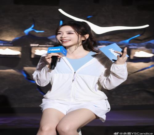 余霜晒照：这次的穿搭是运动少女的活力穿搭