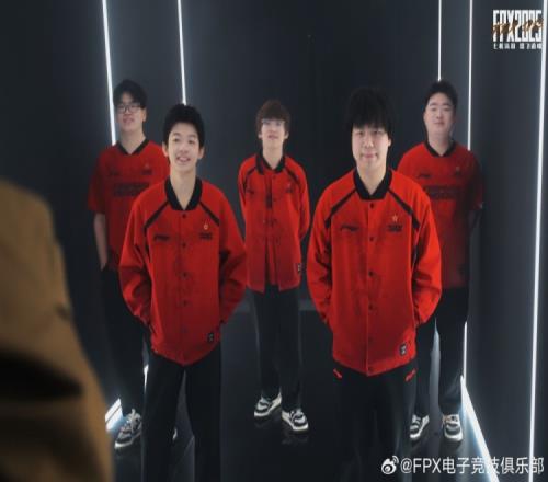 FPX俱乐部赛后更新微博：“驭风踏浪齐力熔金，我们继续加油！”