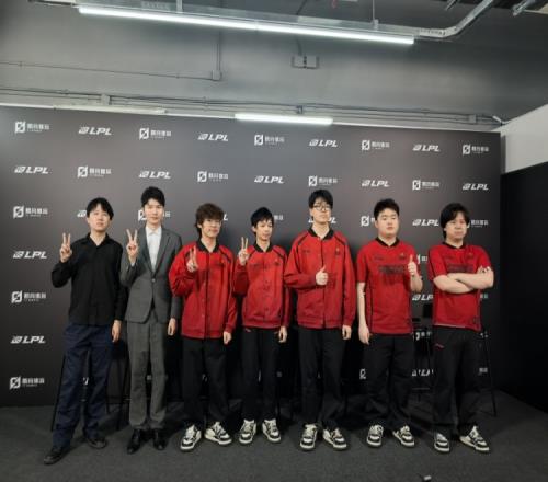 FPX赛后群访shad0w：下场打NIP再虐他们一次吧！