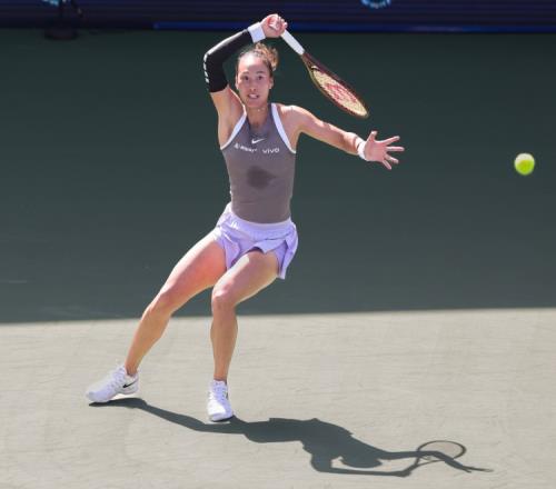 弗莱彻淘汰前世界第一阿扎伦卡，WTA1000罗马站32强对决郑钦文