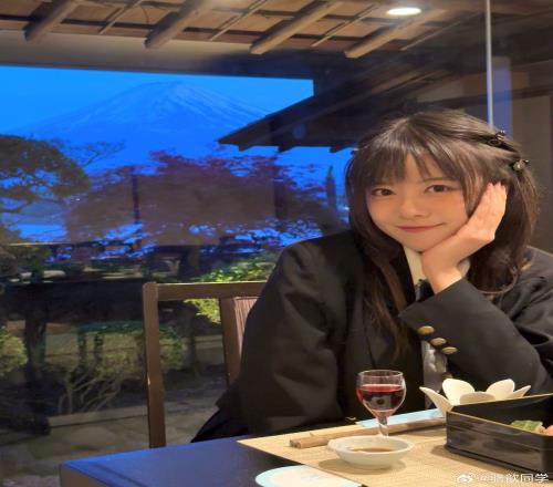 前辈，请和我...！骆歆晒旅游照：反正也没人能凭爱意将富士山私有