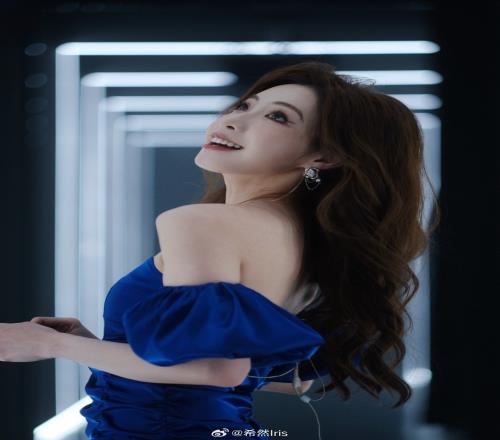 女主持人希然分享LPL工作照：又见蓝色大海的传说北京见！