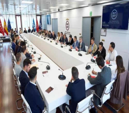 阿斯：西班牙裁判团体与西足协主席开会，讨论建立裁判工会