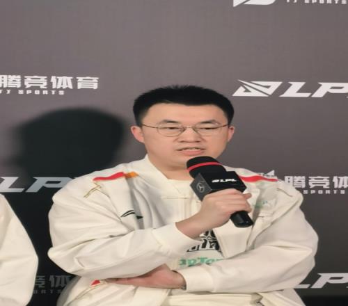 坏了我成充电宝了！Xiaohu：大家最近整体状态都比较差