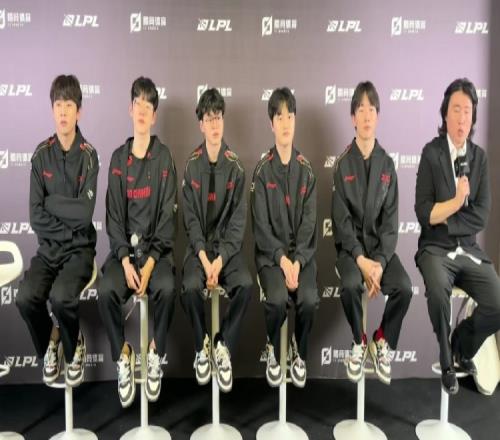 JDG赛后群访教练：要在BP上下更多的功夫继续改进游戏内的部分