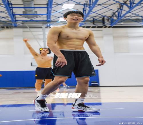 媒体人晒杨瀚森训练照：一周特训生活结束准备迎接新的挑战
