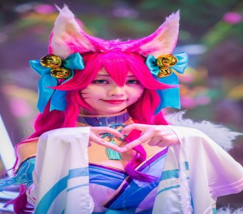 建议学一下LOL北美赛区Coser站在选手后方督战