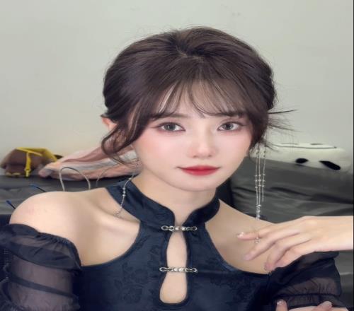精致！主持小钰更博晒照：好久没见的新中式