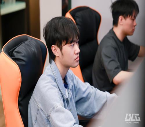 出书率高达38%Knight第一轮共买出7次杀人书而第二轮已掏出5次！