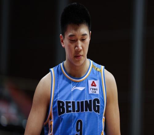 上强度了！首节两队合计18次犯规北京10次&广厦8次
