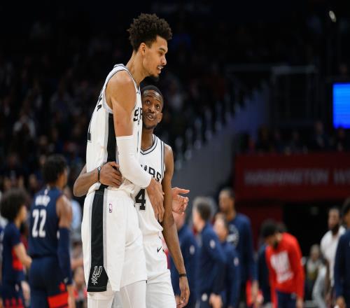 ESPN：马刺计划下赛季冲击季后赛不排除引进杜兰特字母哥的可能