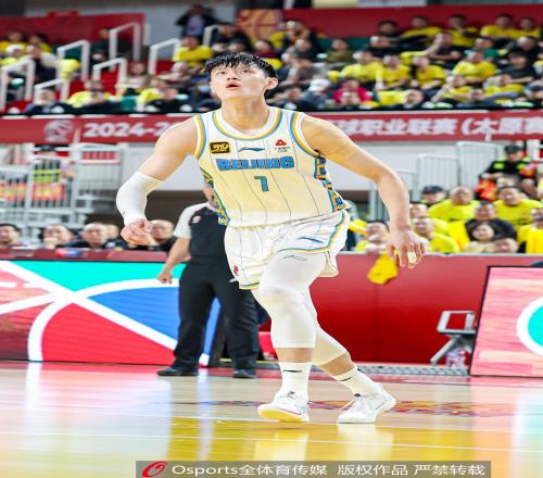 鹈鹕球探曾打听过曾凡博的情况后者在今年具备更好的条件冲击NBA