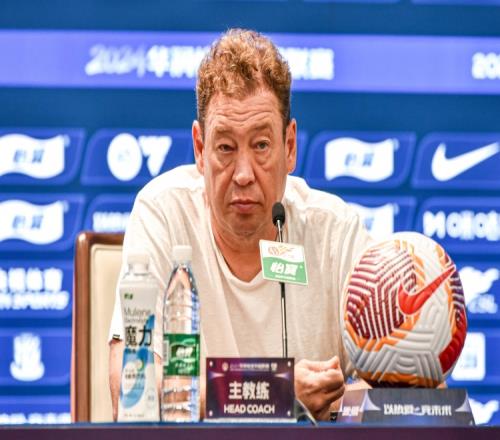 足球报：申花本赛季体系更完善斯卢茨基放弃固执思路更灵活