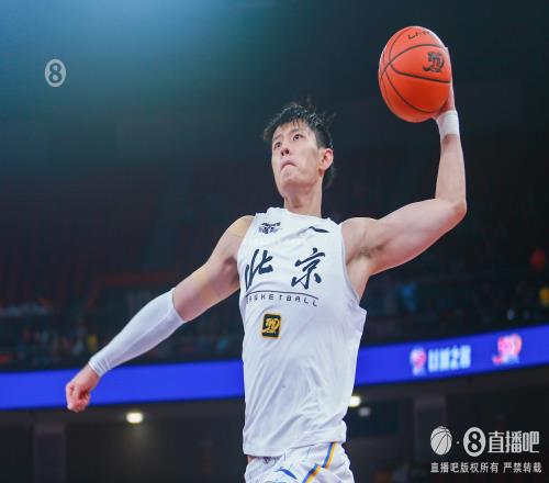 直播吧：曾凡博合同即将到期今夏将继续冲击NBA下赛季待定