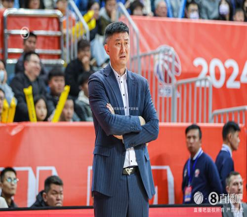 杜锋：下赛季会尽力挑选更好的外援向广东女篮学习冲击总冠军