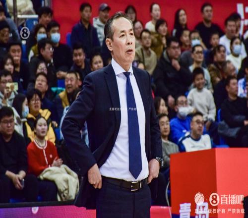 CBA科尔北京上半场12人大名单全部进轮换11人有得分入账