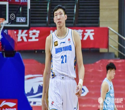 镇守禁区！周琦11中5拿到11分13板2助4帽6前场板